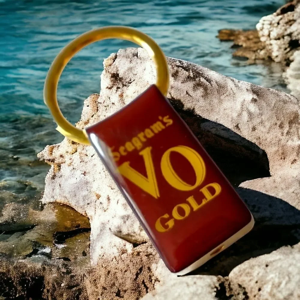 Seagrams Vo Gold Keychain Key Ring Key Fob Keeper Vtg‎ Enameled Gold Tone Promo.